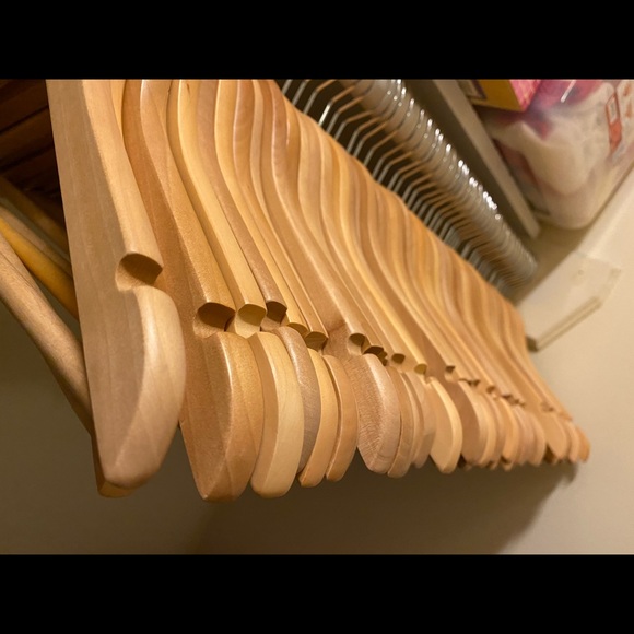 SOLD High quality wood hangers (10 per bundle) - Picture 2 of 4
